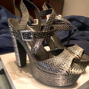 5/6 inch black and white thick heel shoes